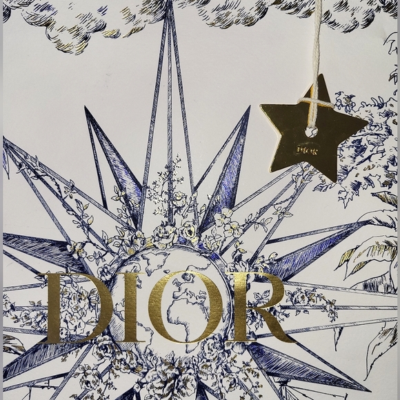 Dior shopping bag 2022 Holiday edition with a lucky star charm - Picture 3 of 3